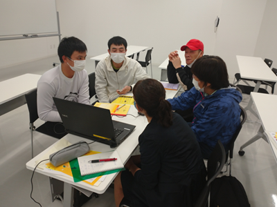 日本語教室「さくら」の参加者と実践